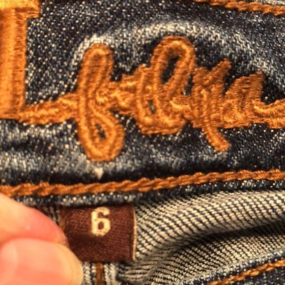 Kut from the Kloth jeans Size 6 medium wash with fading and whiskering raw hem - Picture 6 of 14